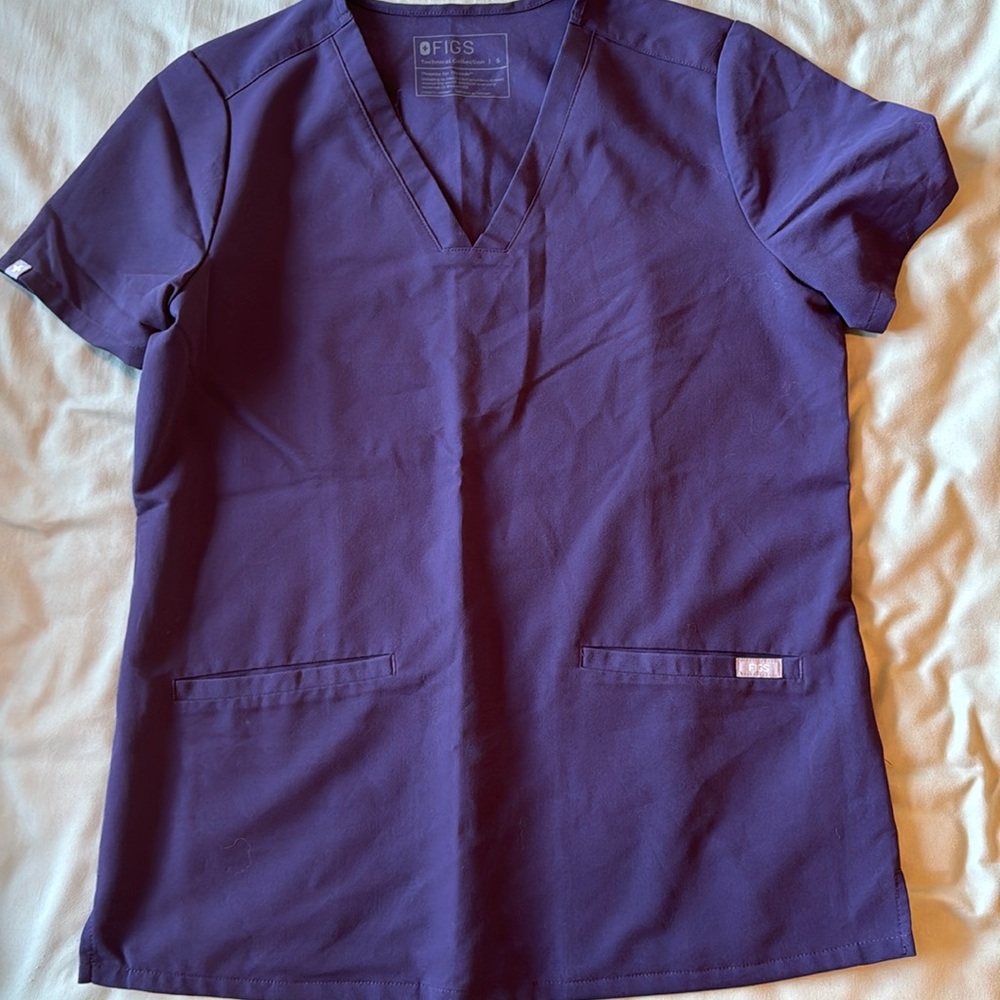 Figs scrub top